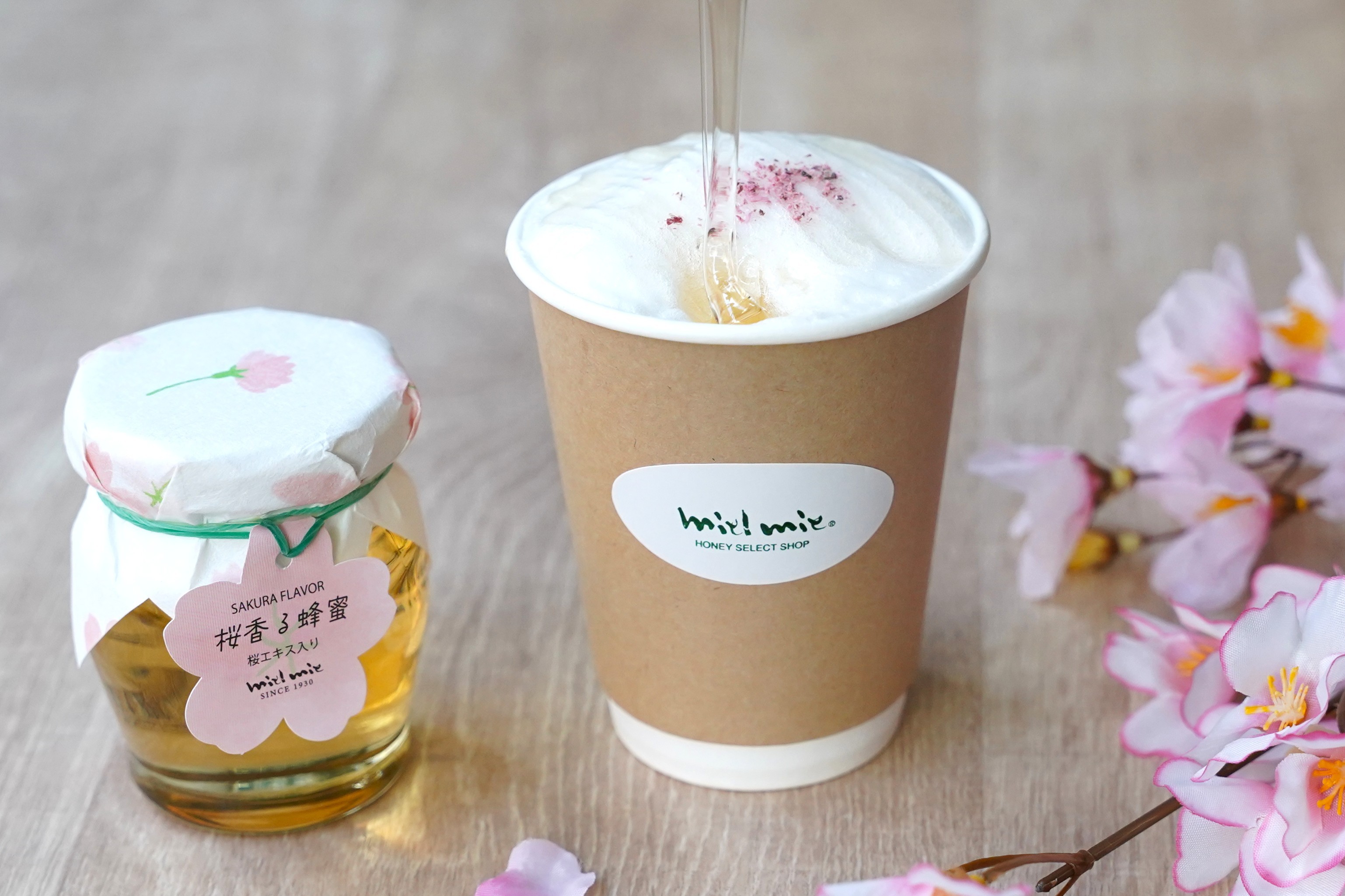 紅茶に桜香る蜂蜜