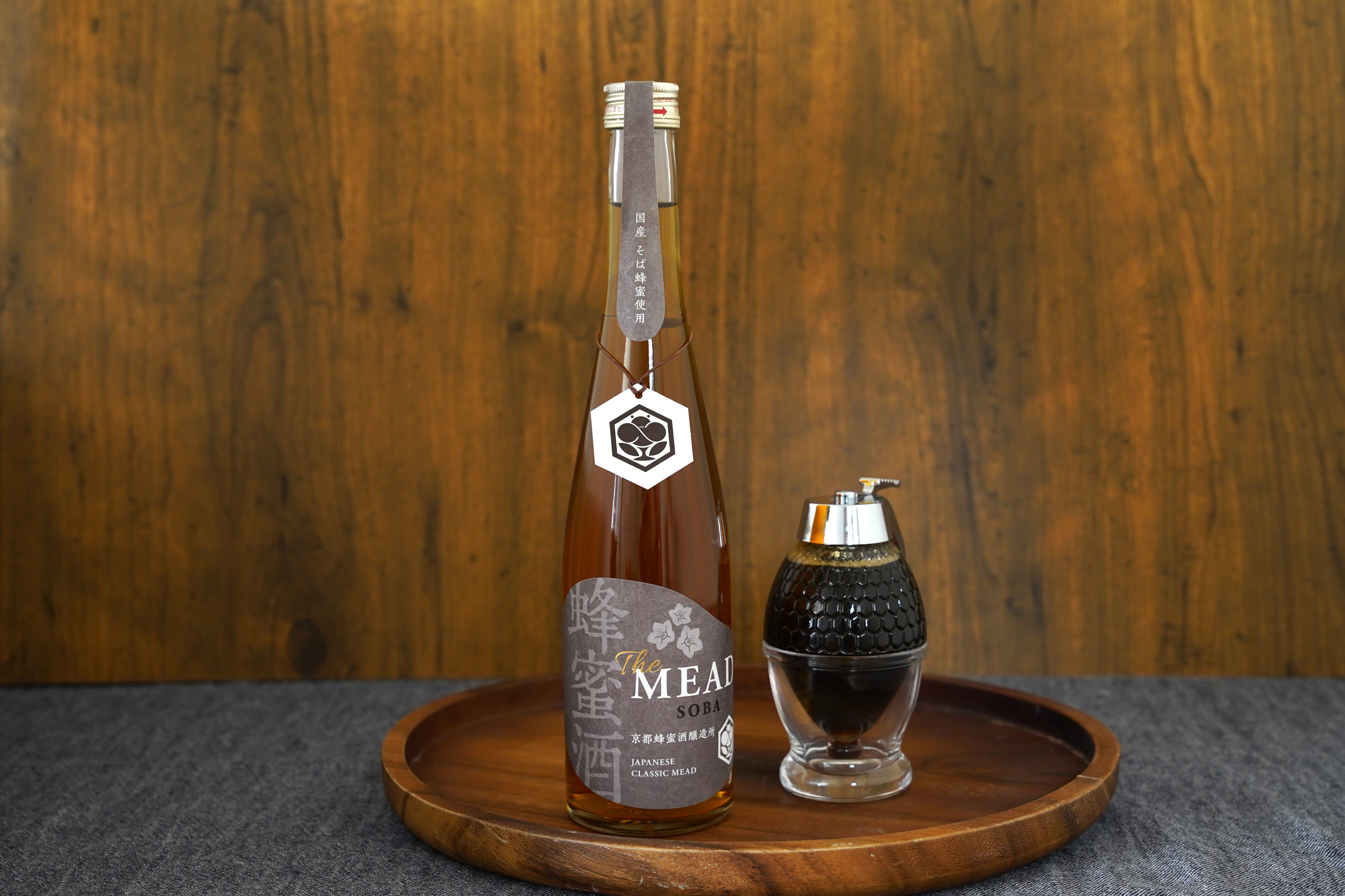 The MEAD そば ボトルとグラス